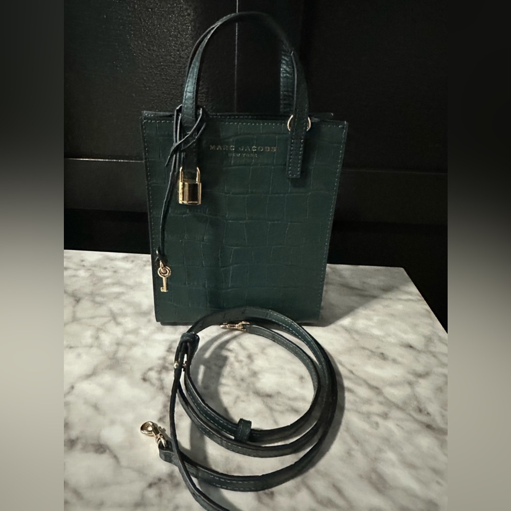 Adorable MARC JACOBS petite bag